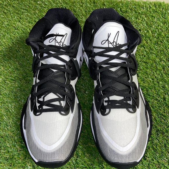 Athletic_Shoes